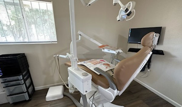 Cherry clinic dental chair